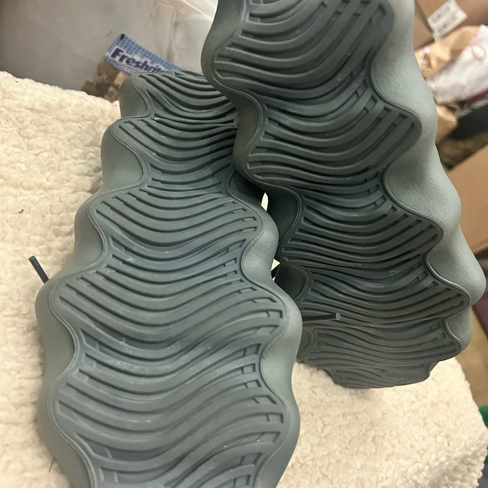 Men's Gray Sneakers - Picture 4 of 5